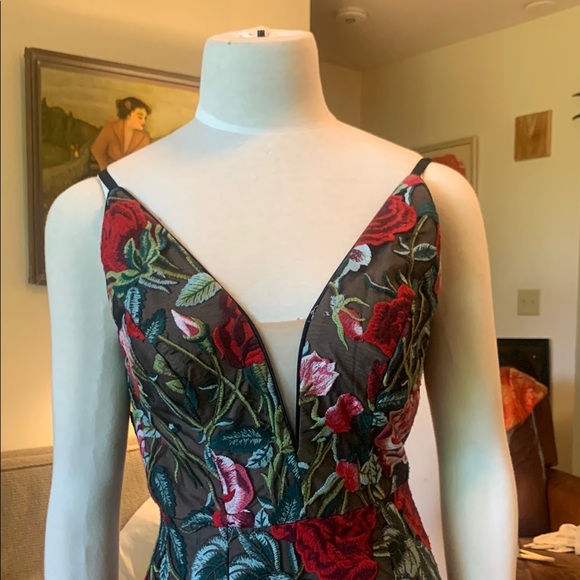 DRESS THE POPULATION EMBROIDERED ROSES GOWN WITH TRUMPET HEM